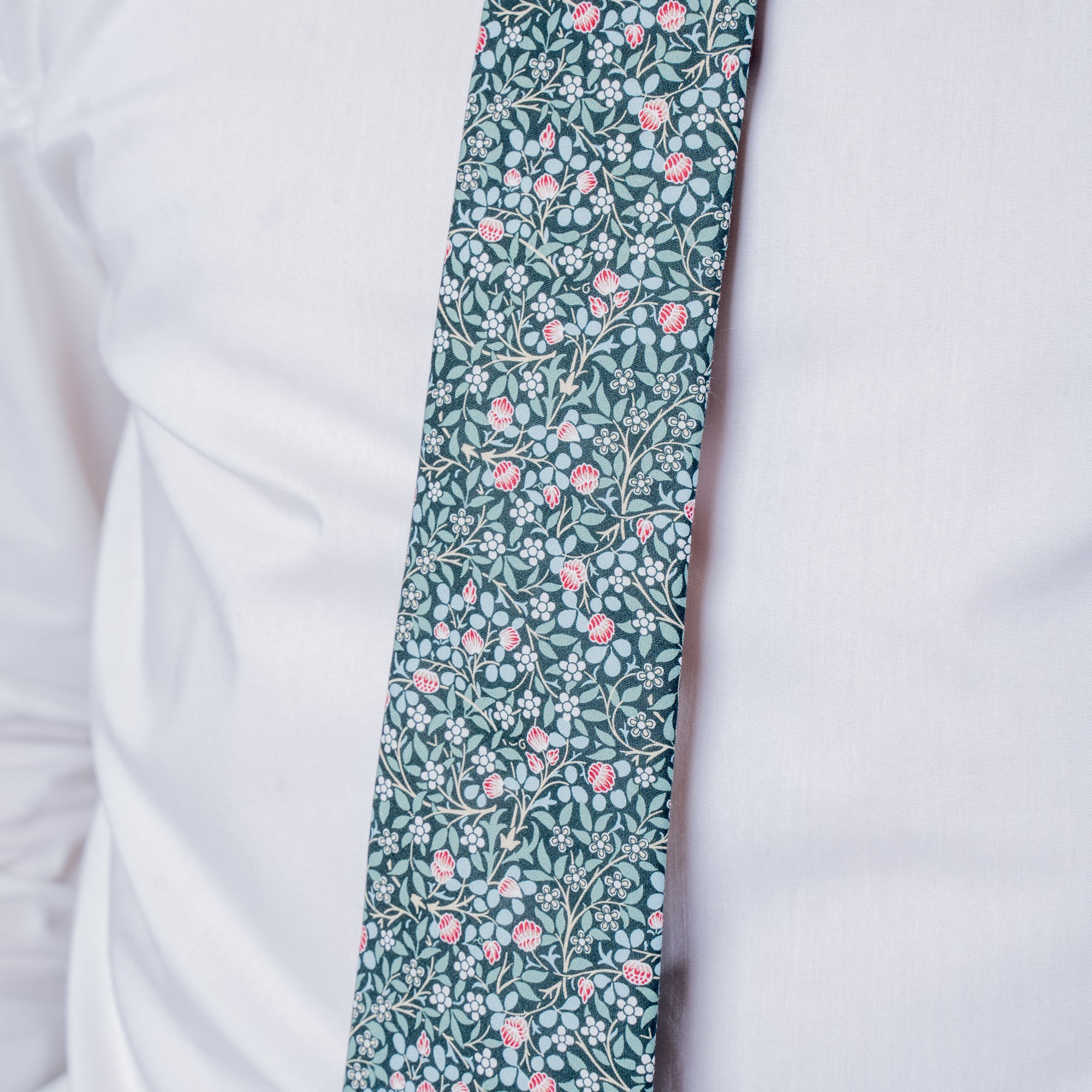 Clover Grove - Cotton Tie